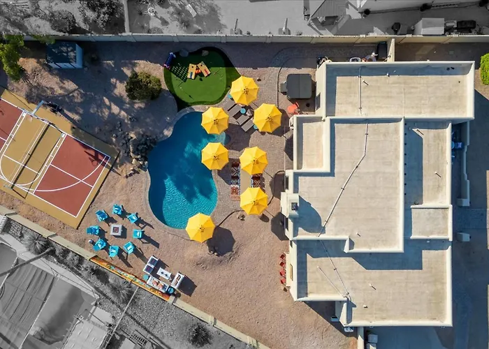 Pickleball & Mini Golf Karaoke Game Holiday home Glendale